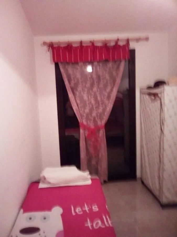 Sperone Hotell Mandra Capreria 0*,